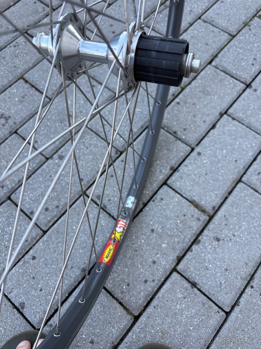 Zapletené zadní kolo 26”, Hügi, Mavic SUP X517