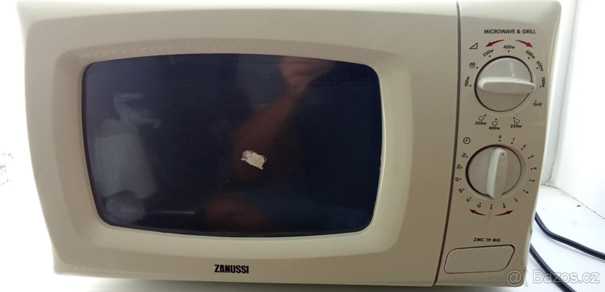 Mikrovlnka Zanussi