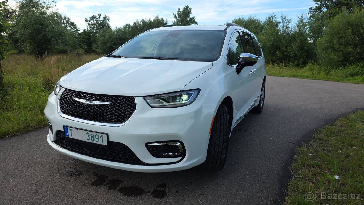Chrysler pacifica 2023 4wd Limited výbava záruka 2 roky