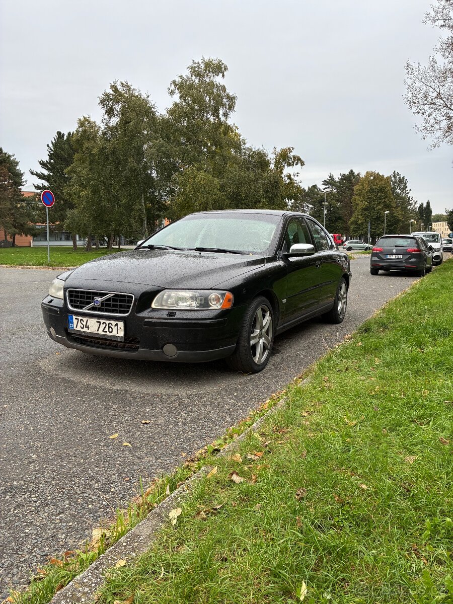 Volvo S60 2.4i (103 kW) – bez koroze, nová STK, motoricky vý