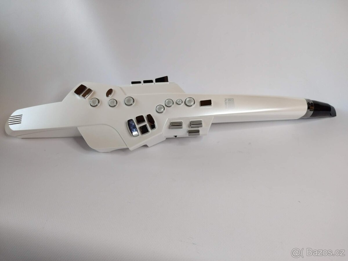 Elektronický saxofon Roland Aerophone AE-101