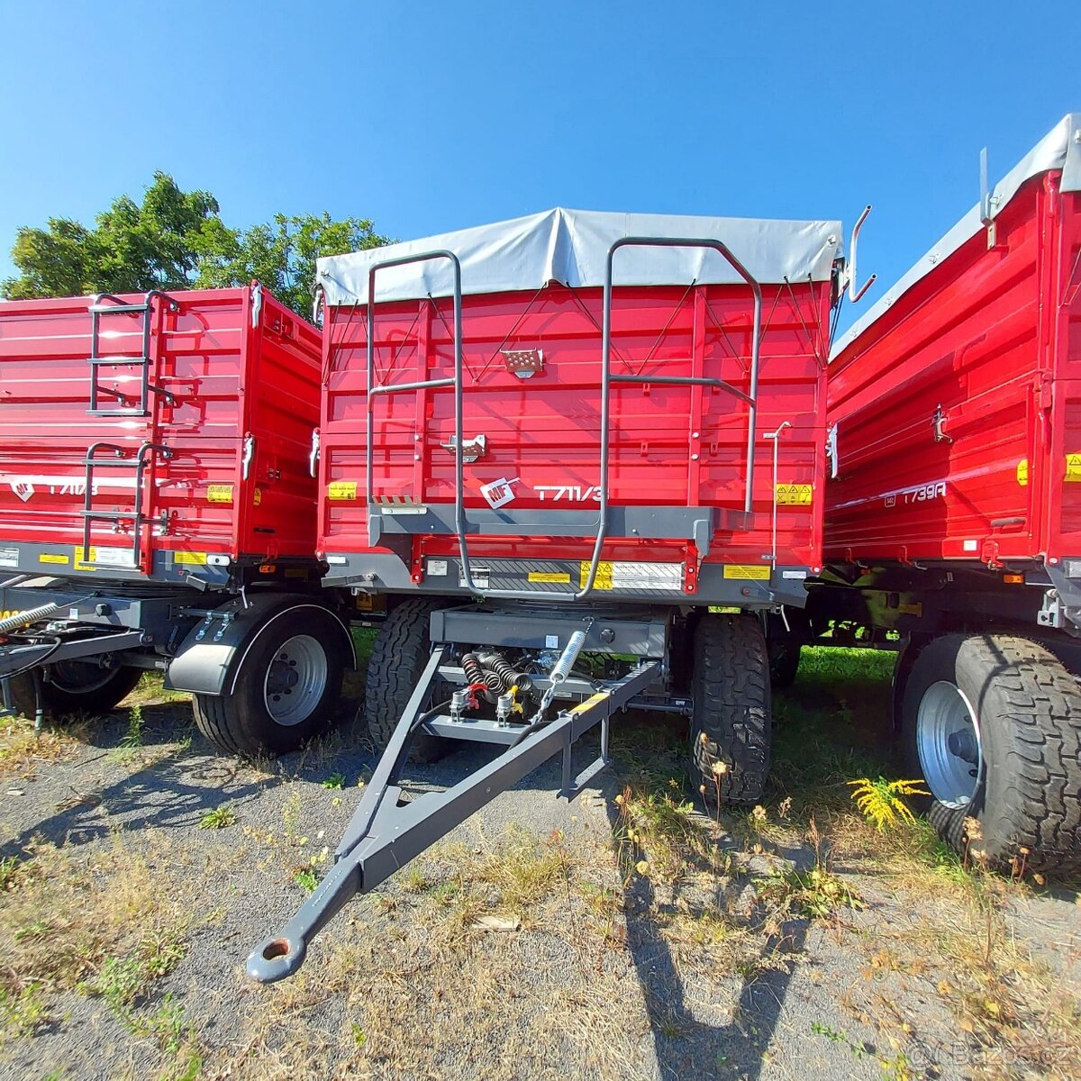Prodej skladu Dvounápravový třístranný přívěs T711 12t