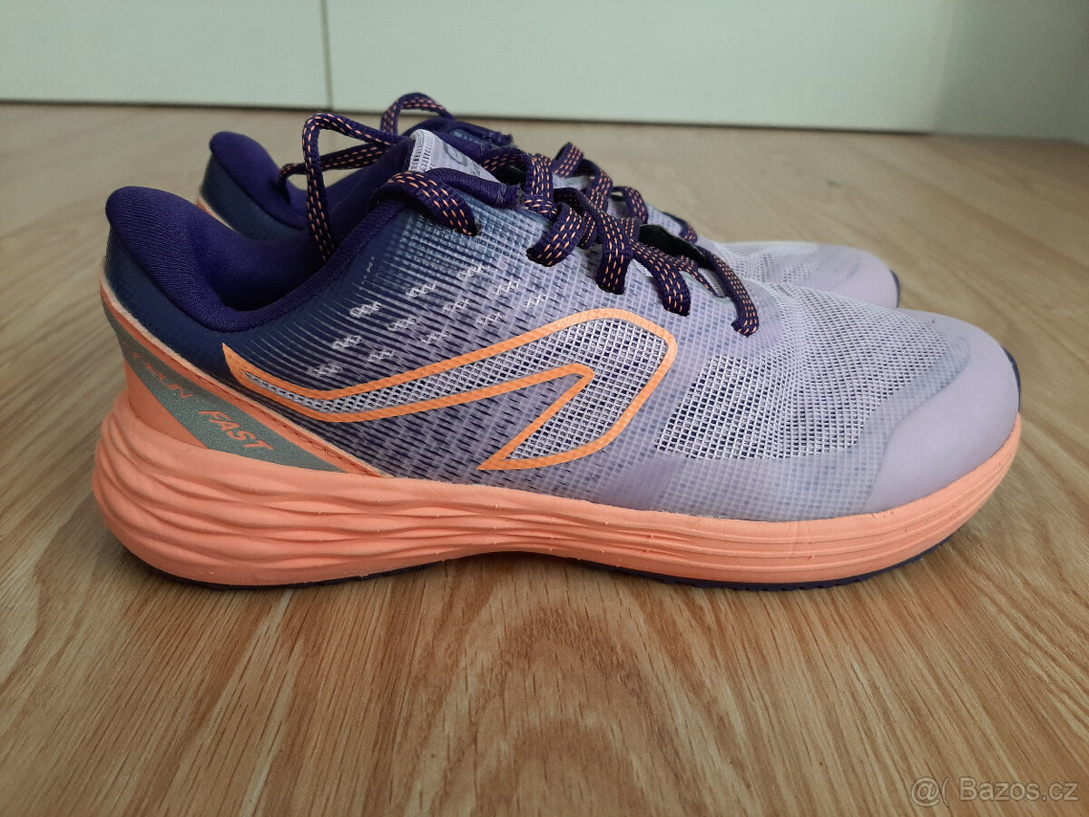 dívčí běžecké boty