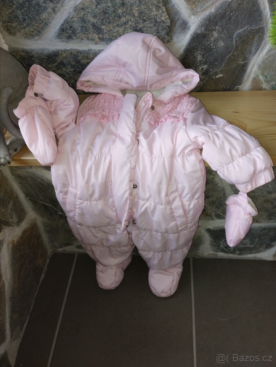 Krásná kombinéza pro holčičku