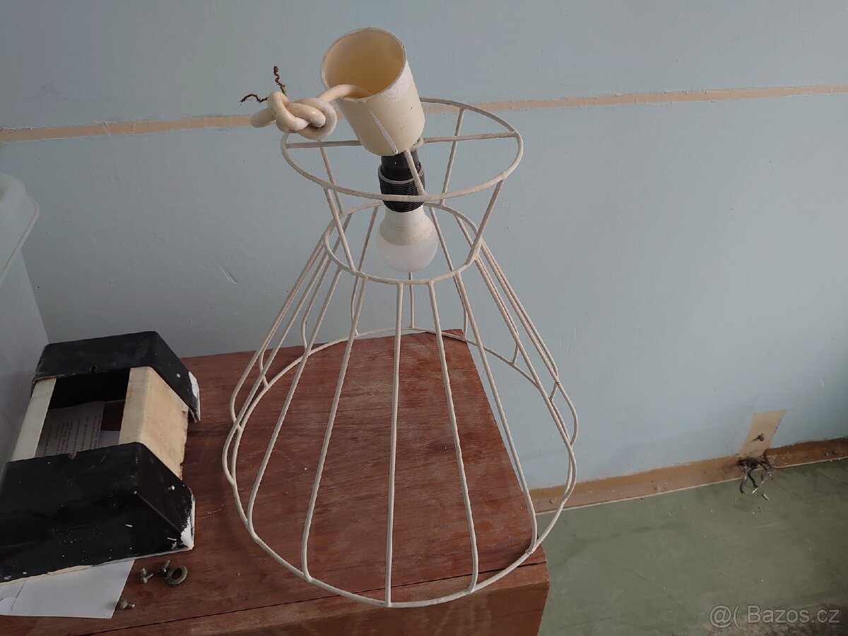 Dráty opletený lustr