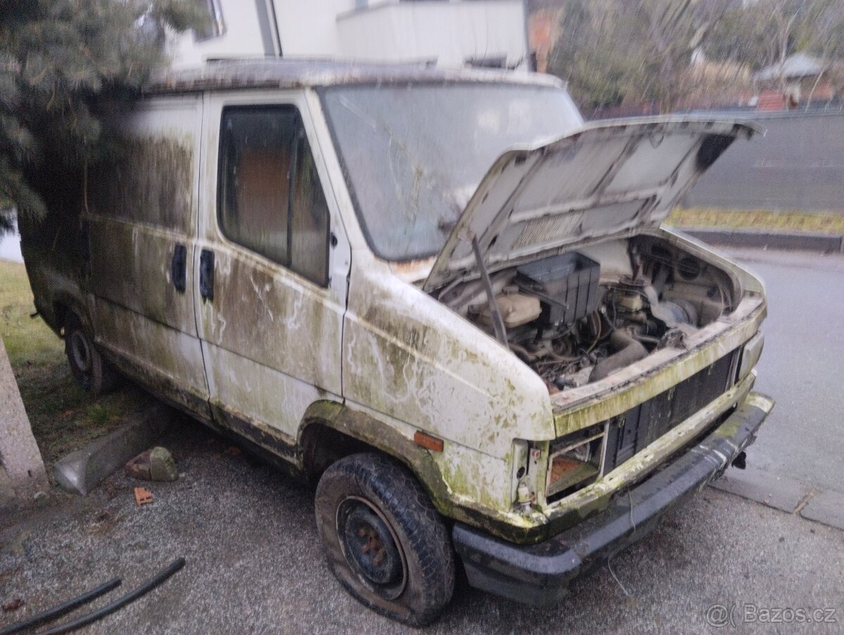 Prodám náhradní díly Citroen C 25D motor