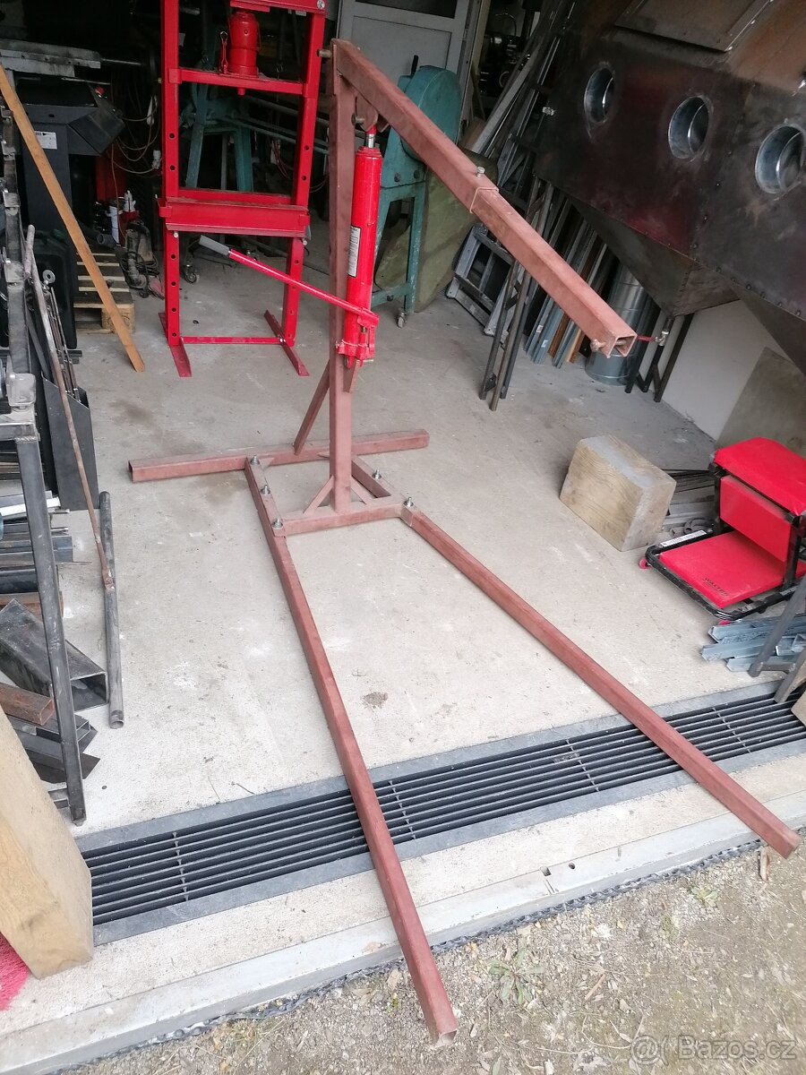 Prodám zvedák na motory