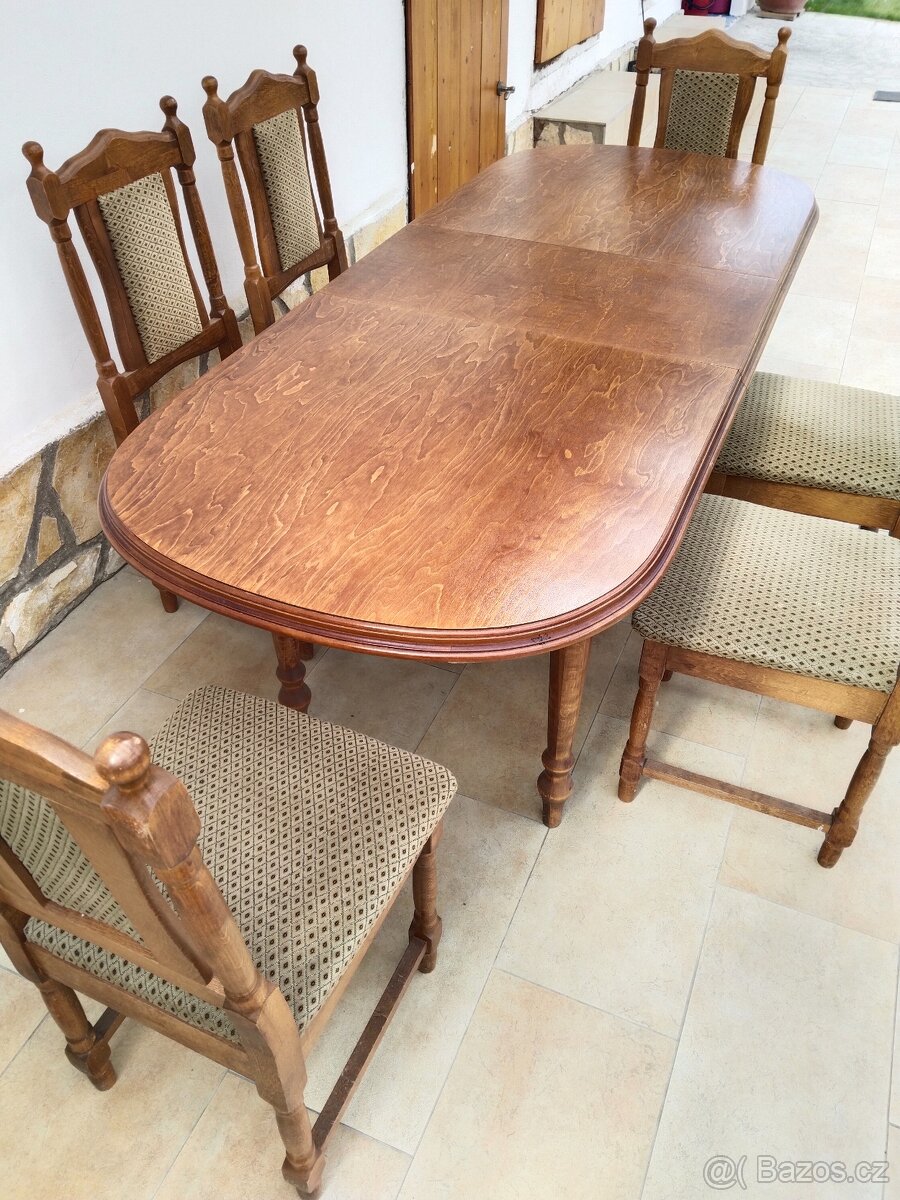 Jidelni stul + 8 zidli