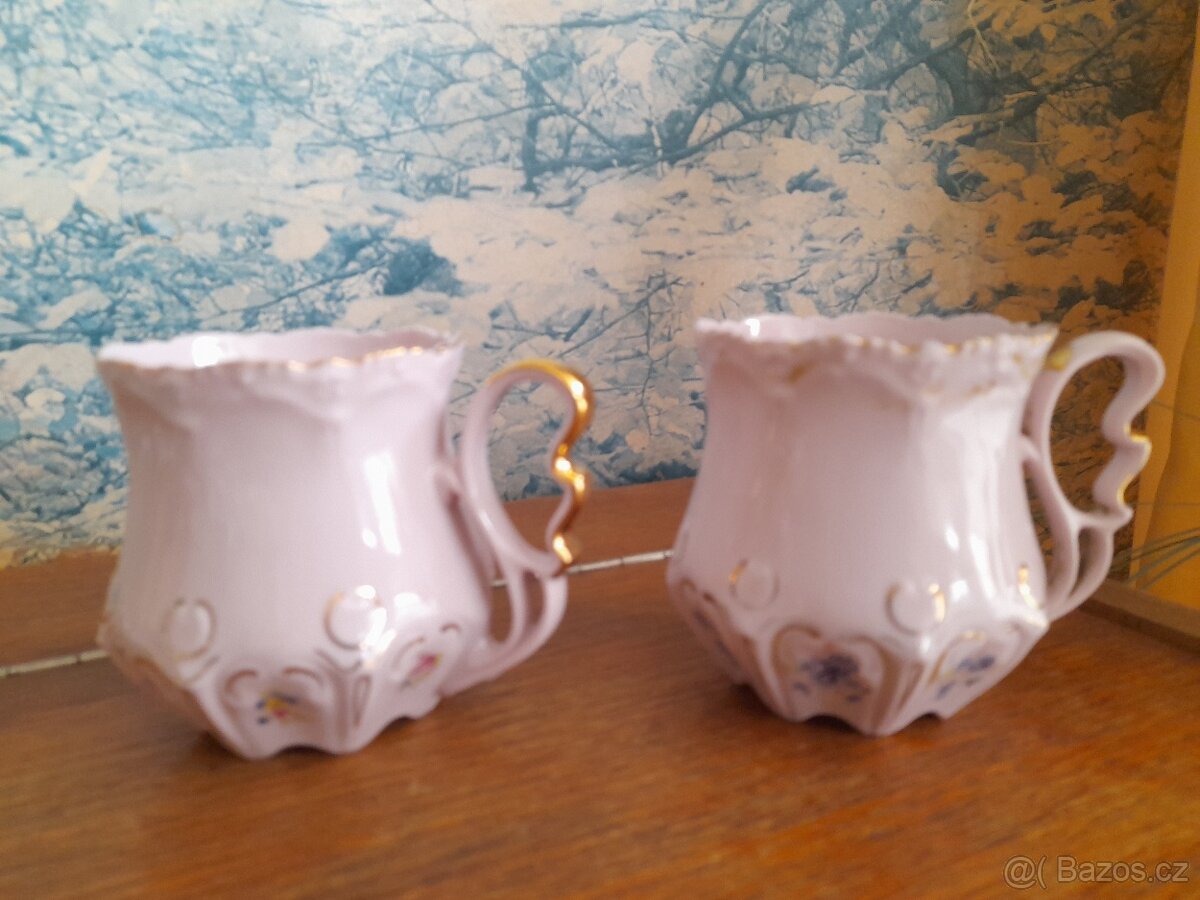 Hrnečky z růžového porcelánu