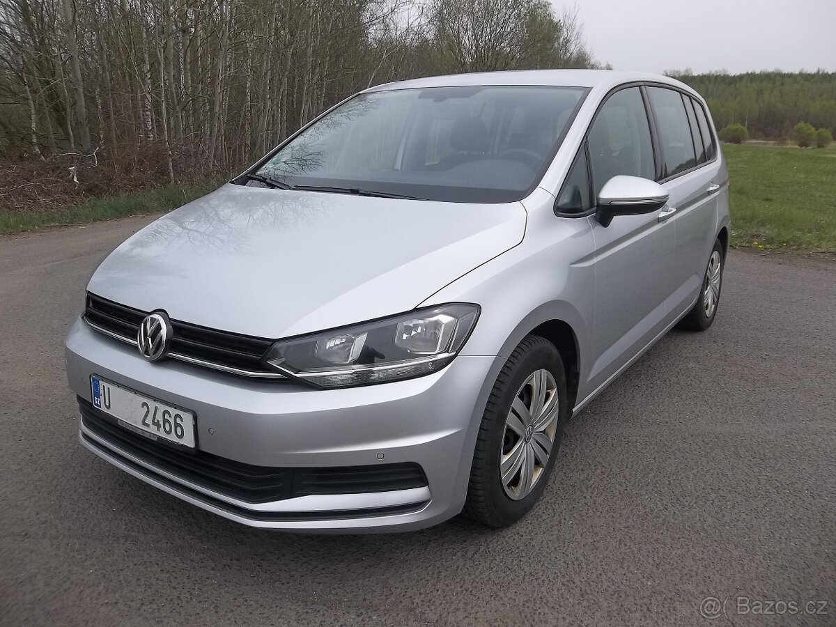 VW Touran 1,2 TSI, r.v. 02/2016, 7 míst, pravidelný servis