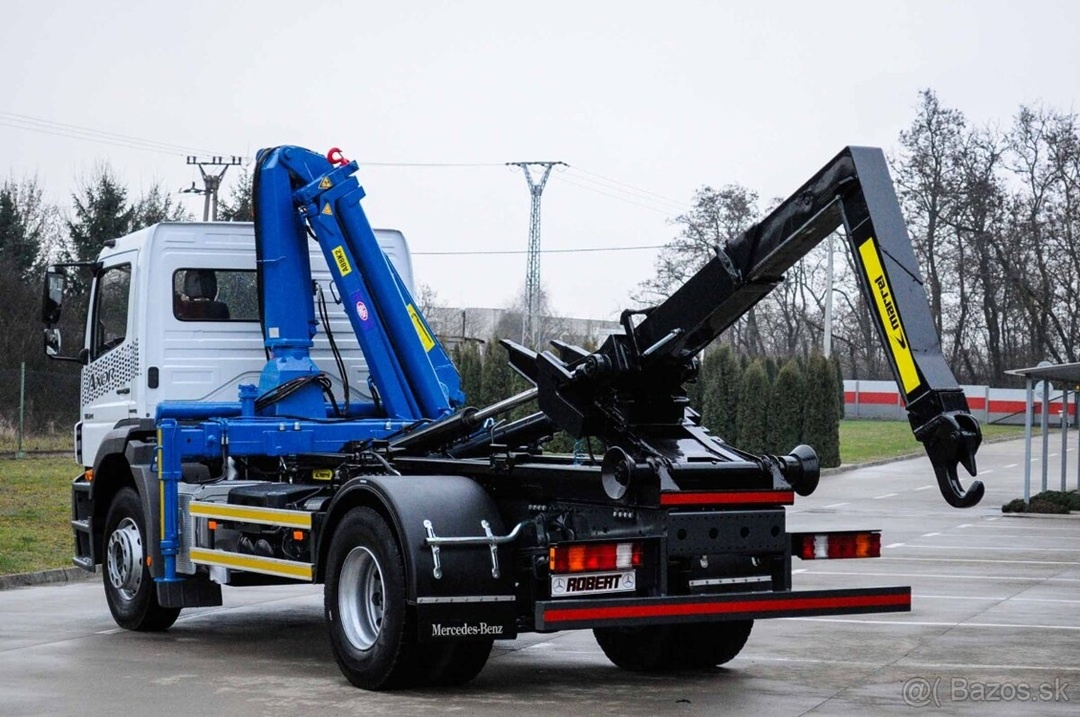 HÁKOVÝ NOSIČ KONTEJNERŮ + HYDRAULICKÁ RUKA MERCEDES AXOR 18T