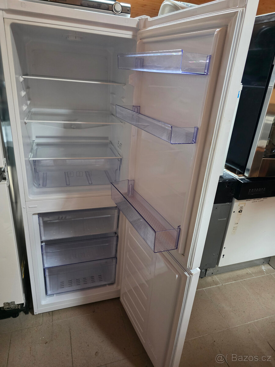 Lednice s mrazákem BEKO RCSA240K30W - ZÁRUKA 12 měsíců + DVD