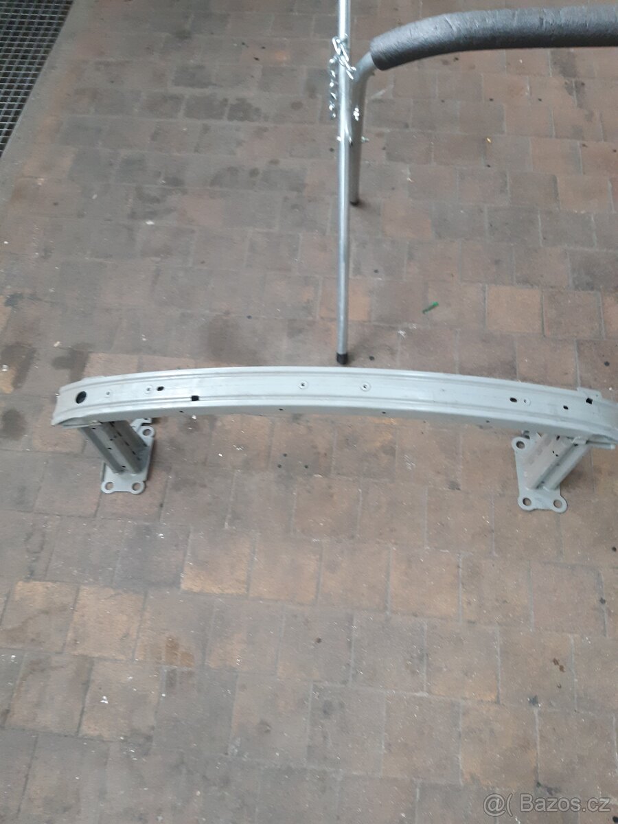 Espace V přední výztuha