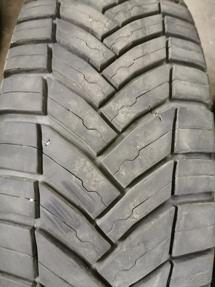 205/75/16C Michelin, Vredestein