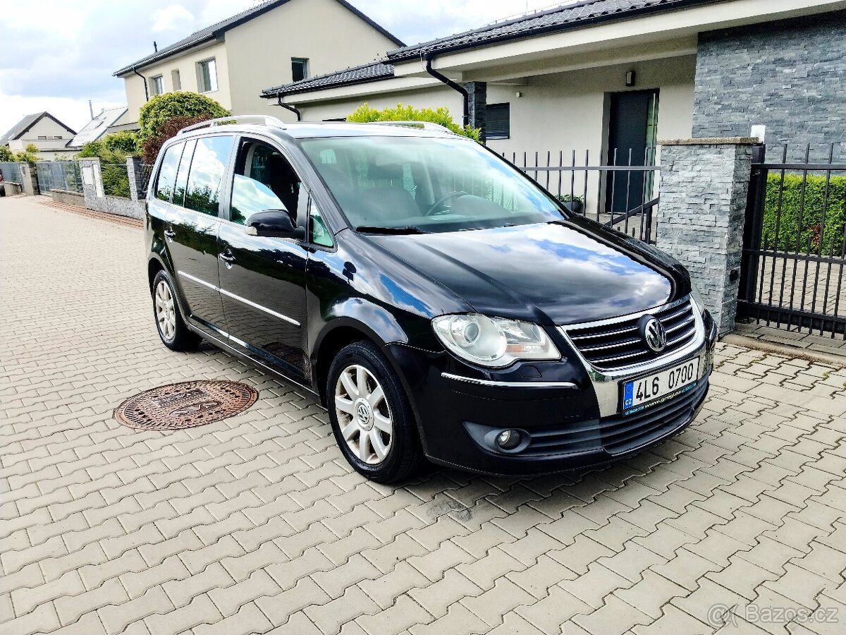 PRODÁM KRÁSNÝ VŮZ WV TOURAN FACELIFT 1.9 TDI 77KW BEZ KOROZE