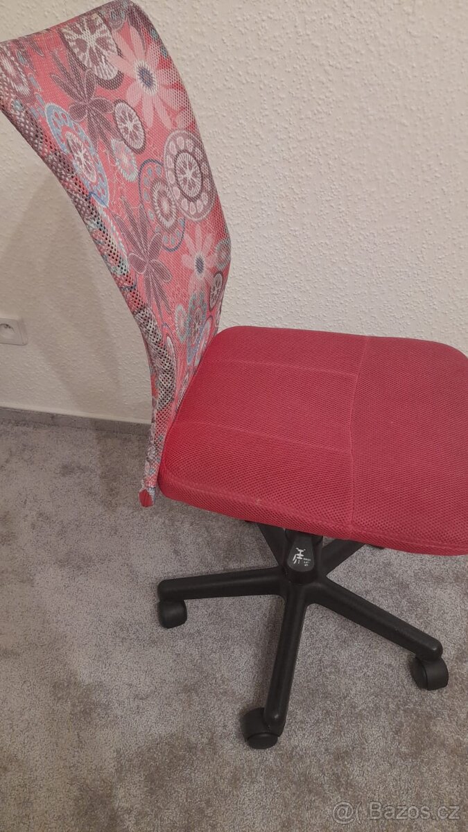 Dětská otočná židle