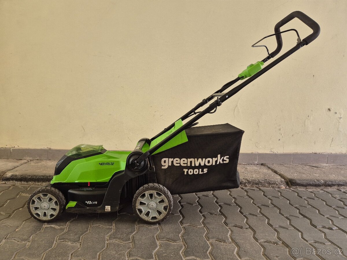 Kvalitní akumulátorová rotační sekačka na trávu GreenWorks