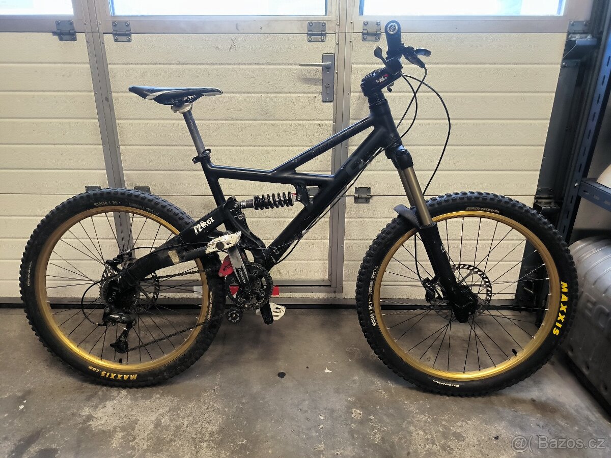 Sjezdové kolo Cannondale