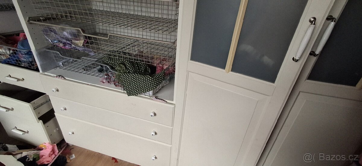 Šatní skříně ikea pax