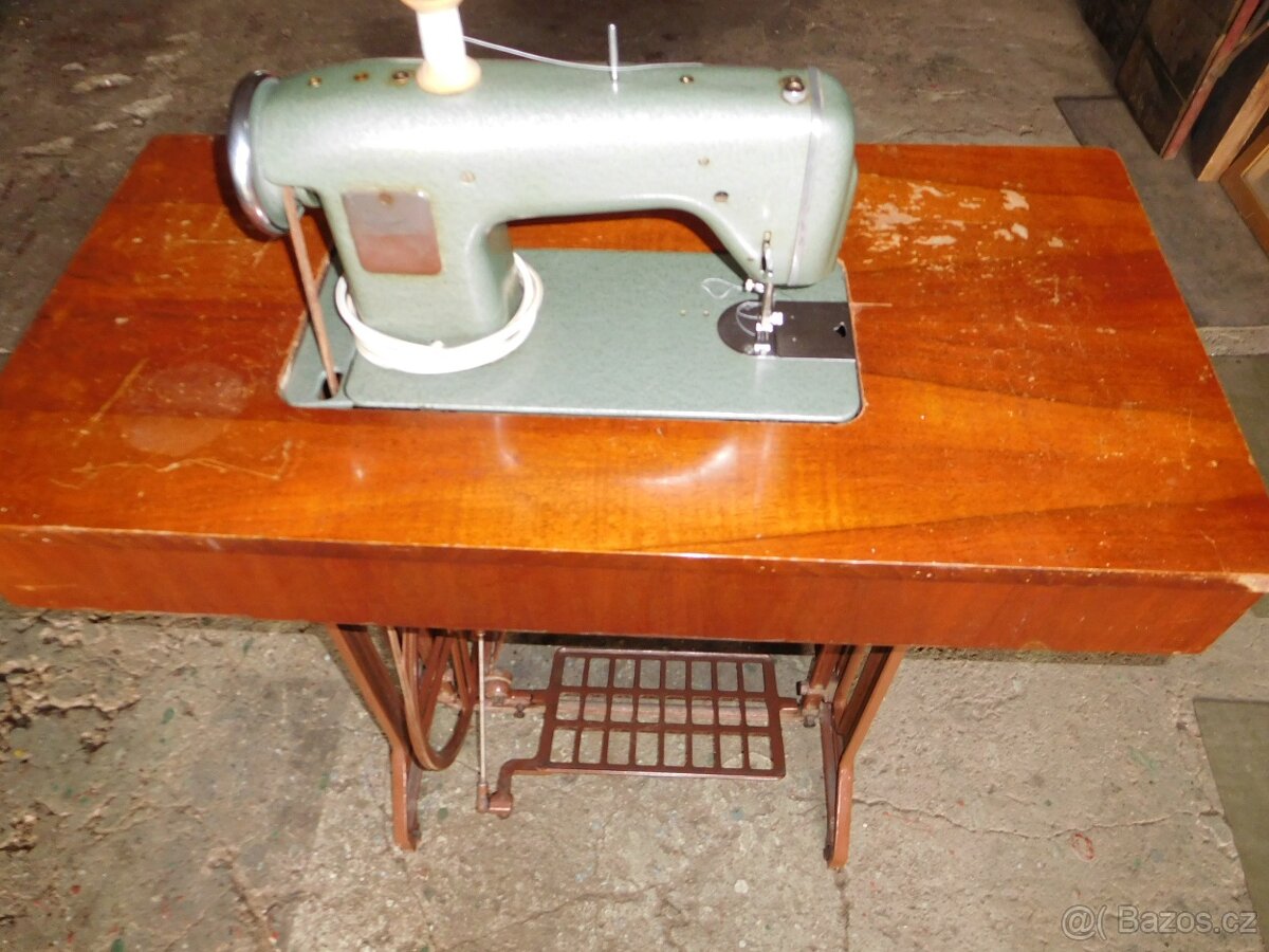 Šicí stroj Minerva 124