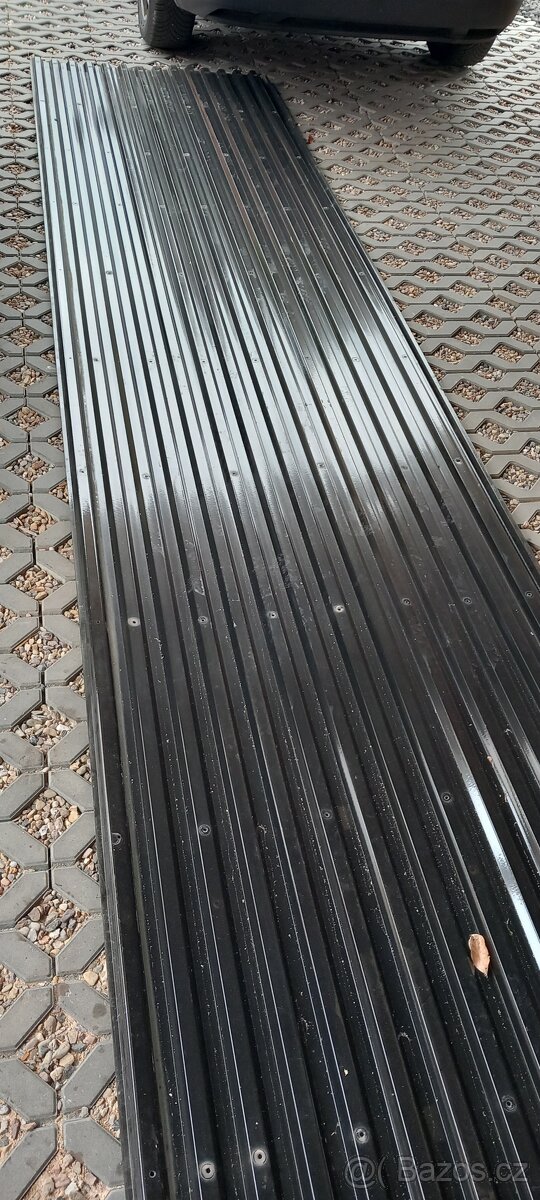 9ks Guttaglis trapez bronz cca 5500x1045 +šrouby a podložky