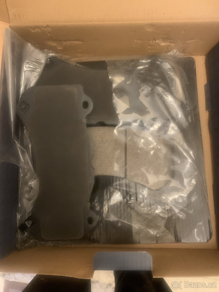 JEEP GRAND CHEROKEE SRT BRZDOVE DESTIČKY