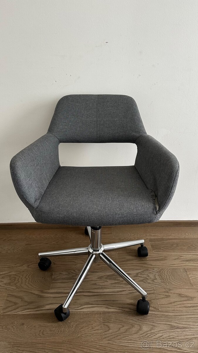 Krásné otočné  židle na kolečkách