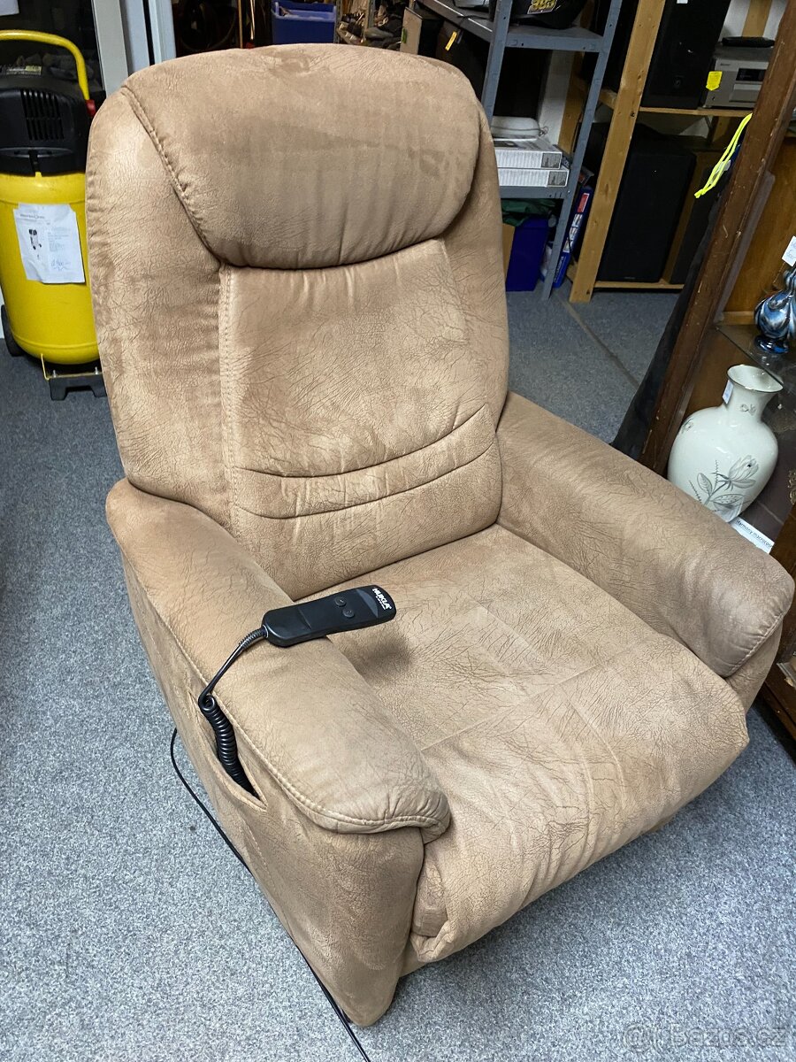 HUKLA - ELEKTRICKY POLOHOVATELNÉ KŘESLO-1motor, MIKROPLYŠ