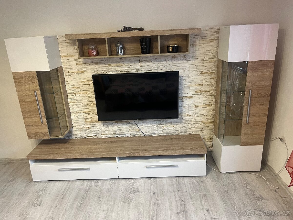 Obývací stěna, postel, noční stolek, komoda, stůl