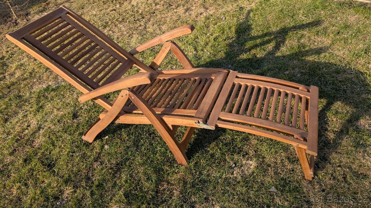 Dřevěné lehátko