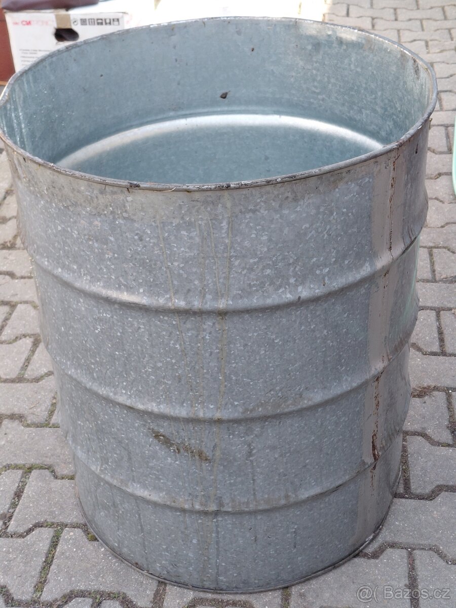 Pozinkované 200L sudy