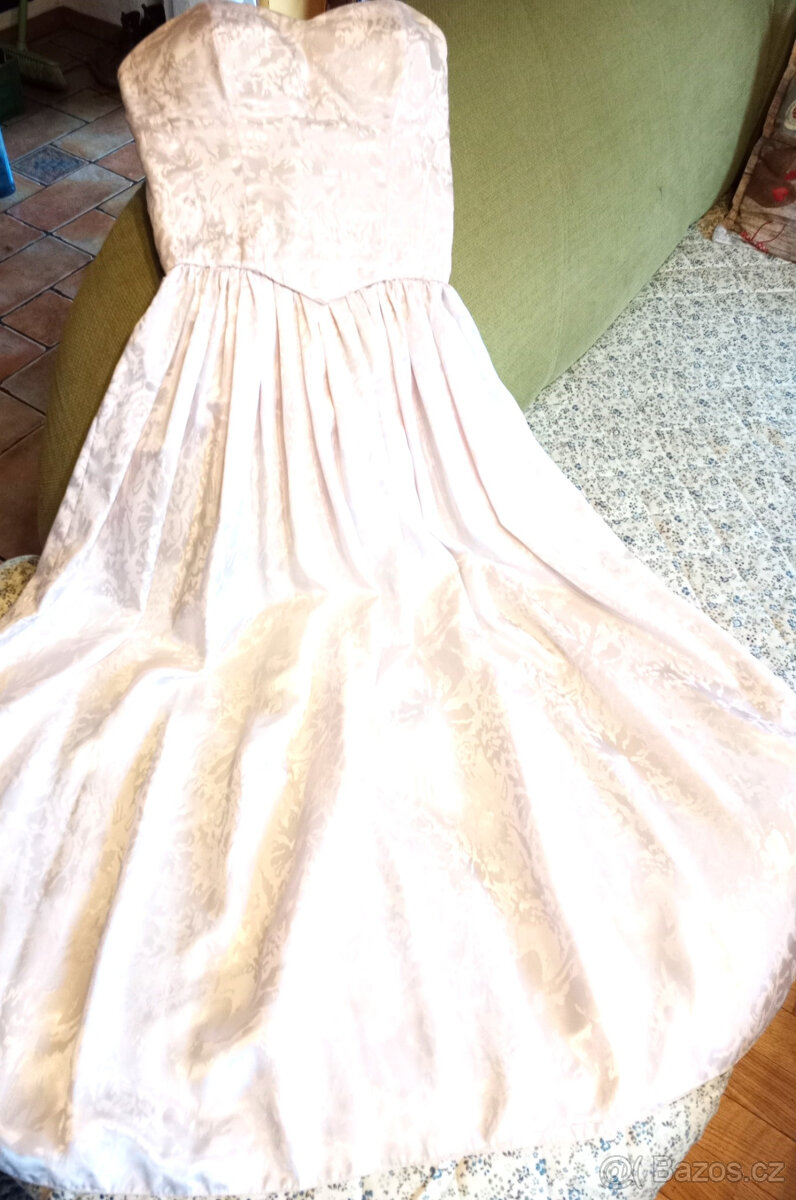 Šaty plesové, společenské