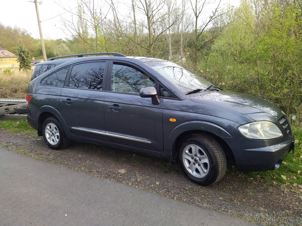 SsangYong Rodius 2.7XDi - 2WD - manuál - MPV - 7 míst