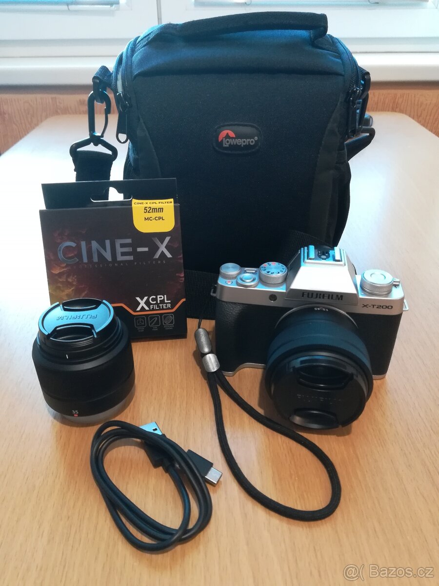 Fujifilm X-T200 + 2 objektivy