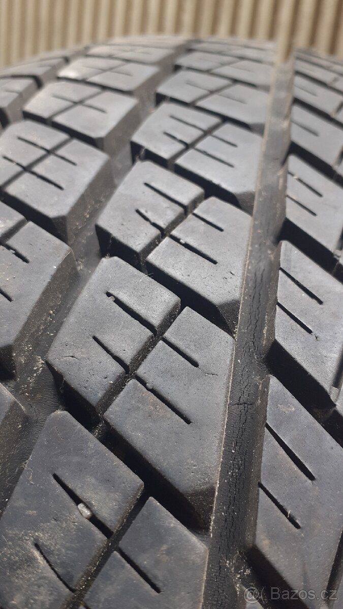 Prodám levně 175 80 R14 89T  2 kusy
