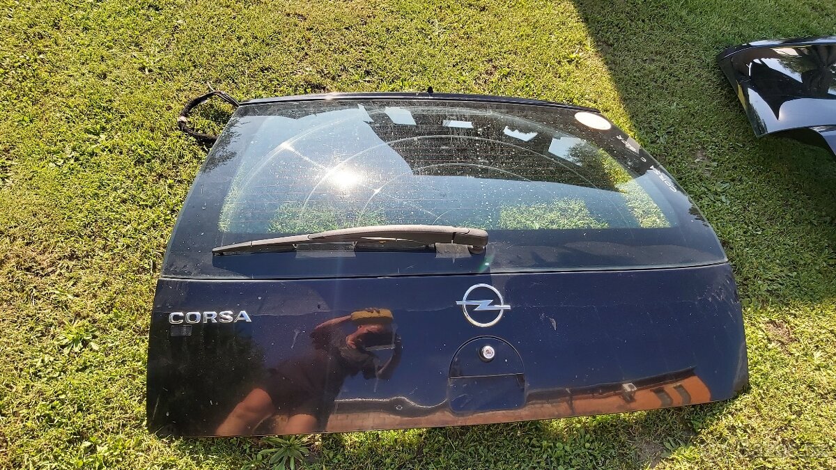 Opel Corsa C zadní dveře víko kufru černá metalíza Z20R