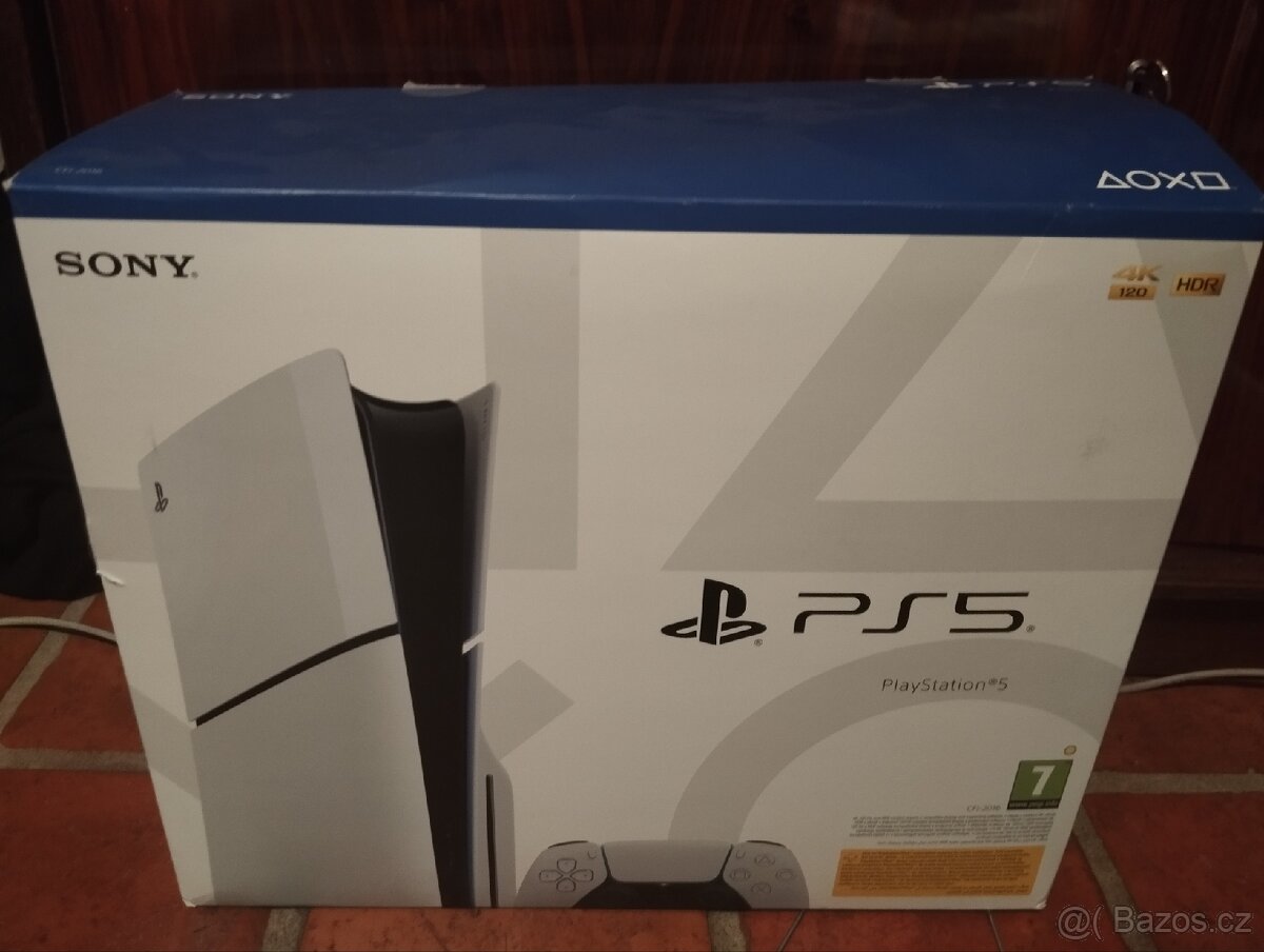 PlayStation 5 Slim s mechanickou