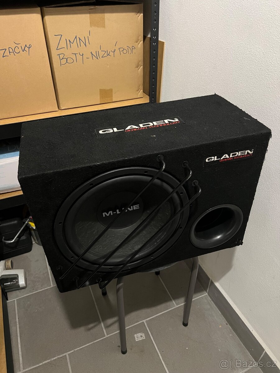 Subwoofer se zesilovačem
