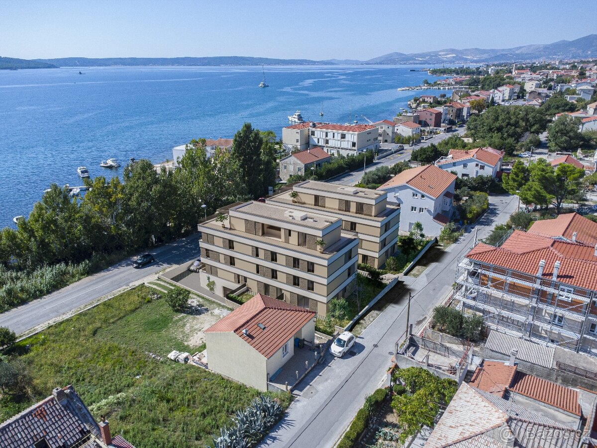 Luxusní byty přímo u pobřeží v Kaštel Sućurac, Chorvatsko.