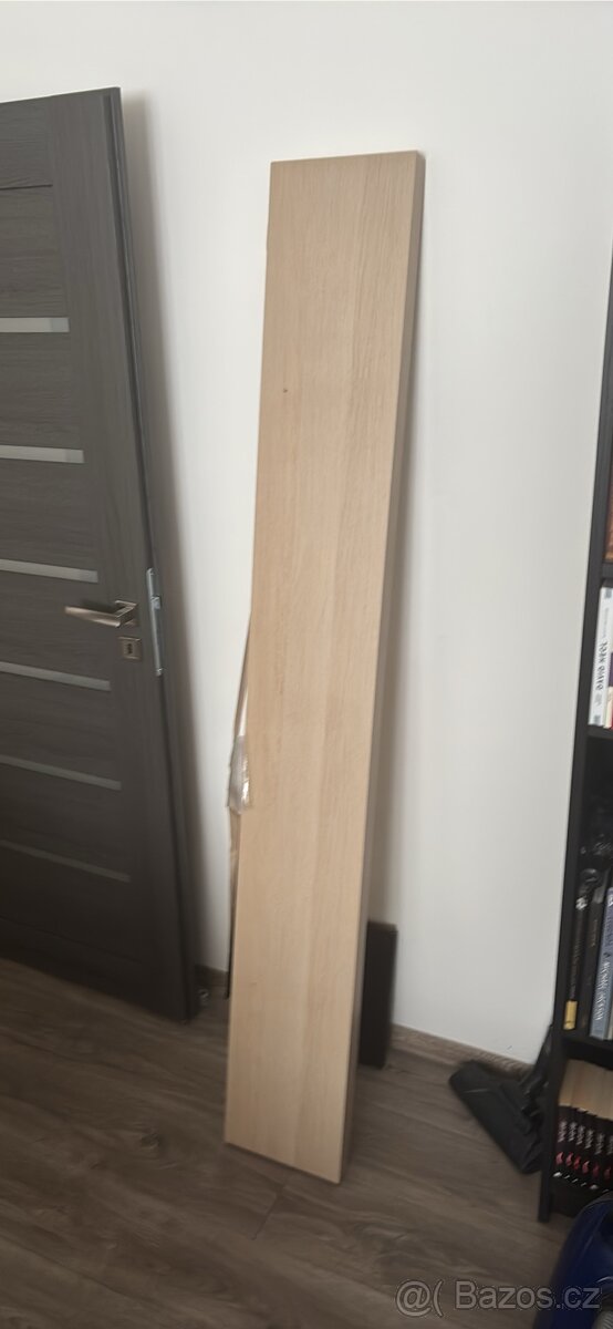 Nástěnná police