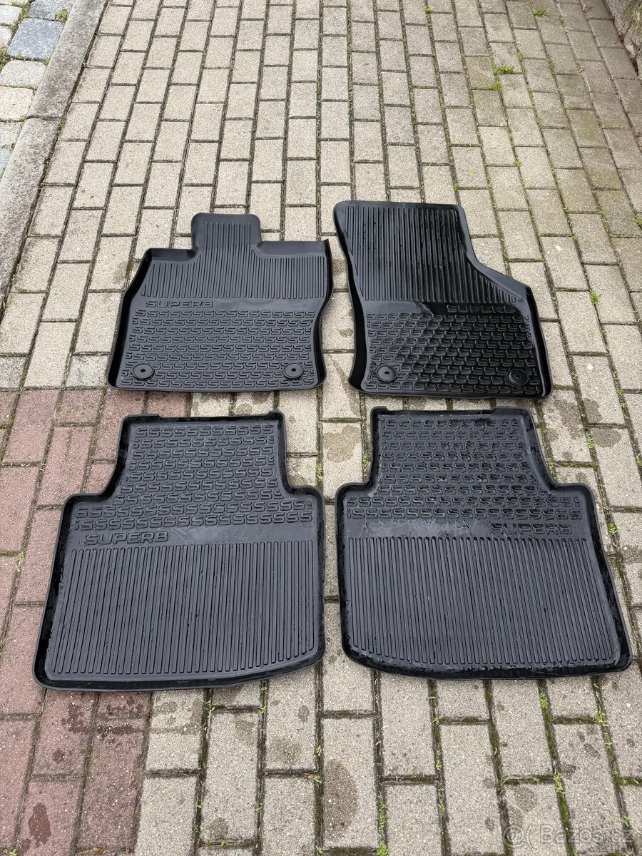 Prodám gumové originál koberečky vaničky Superb 3