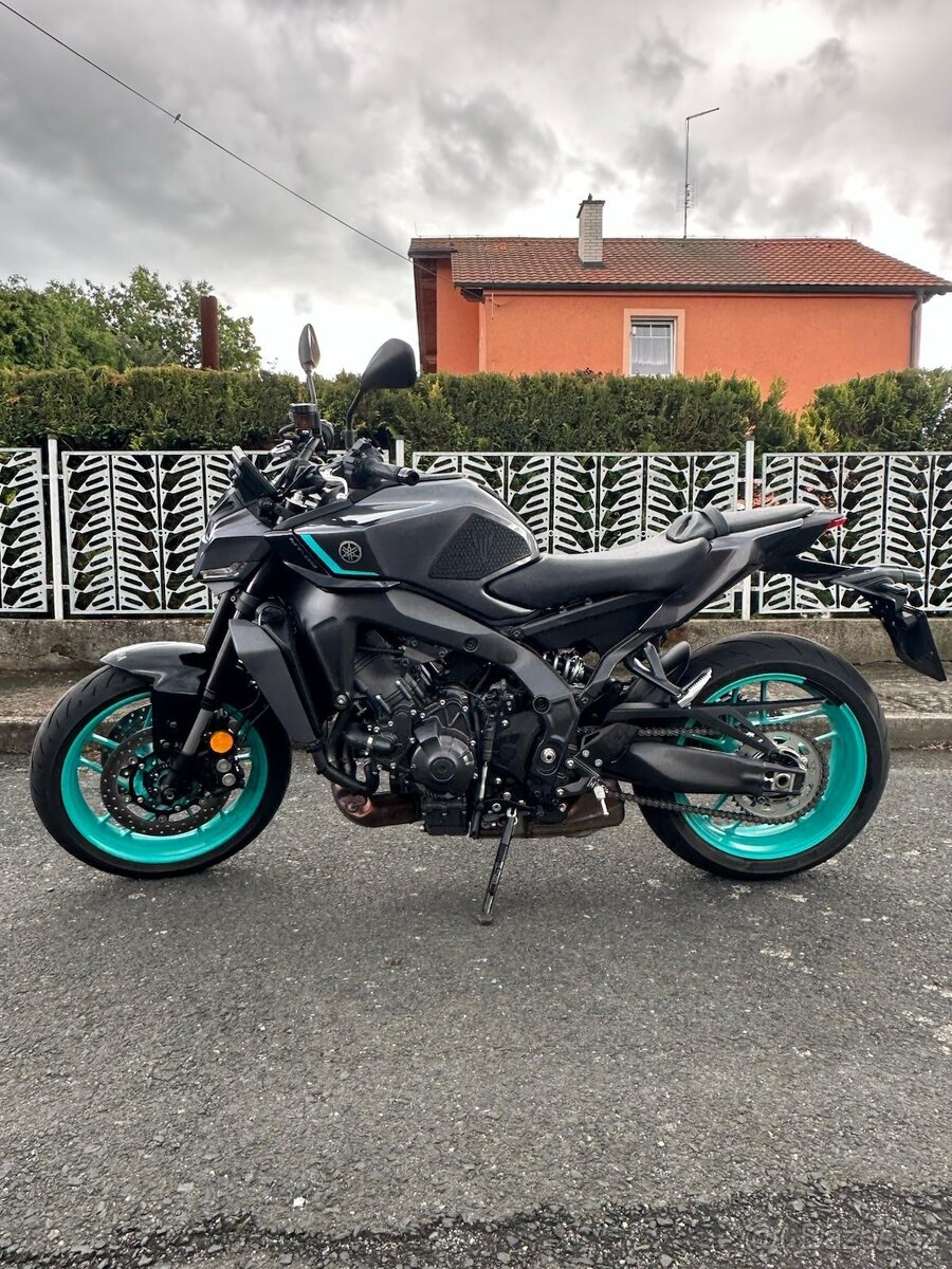 Yamaha MT-09 - snížená, zánovní (1900km)