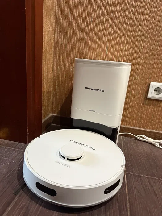 Prodám robotický vysavač Rowenta RR8597WH
