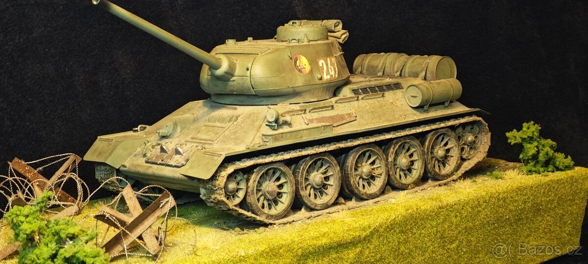 Velké, staré DIORÁMA tanku T34