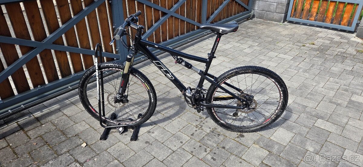 RB IQ Base 26" (celoodpružené, velikost M, ~2010)