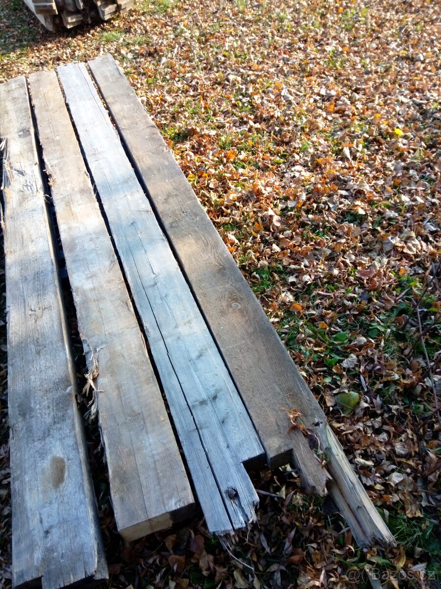 Staré tesané trámy, trámy