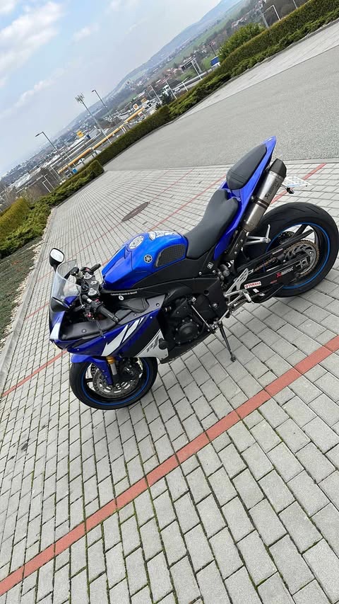 Yamaha YZF R1