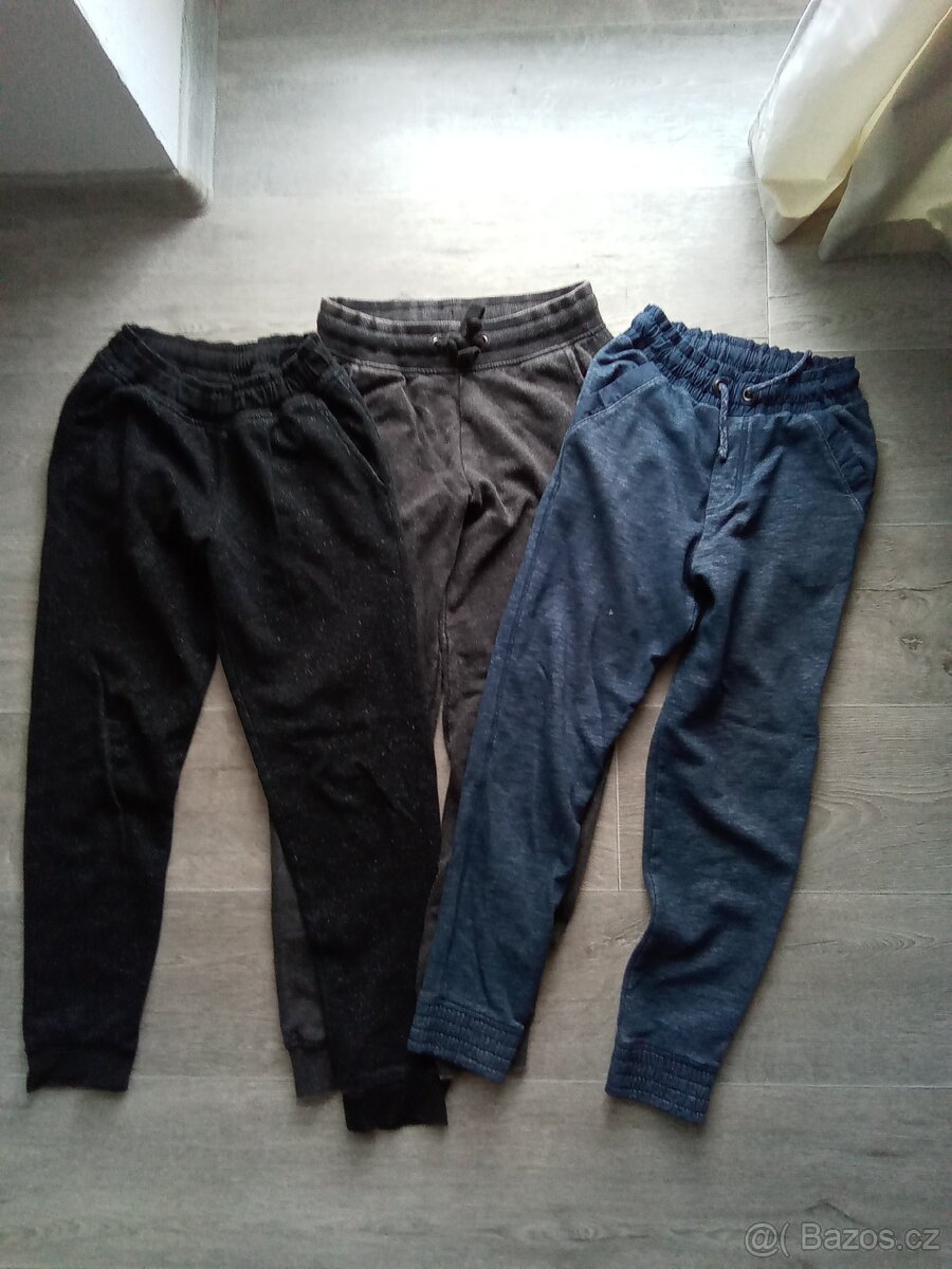 Chlapecké tepláky vel. 146/152