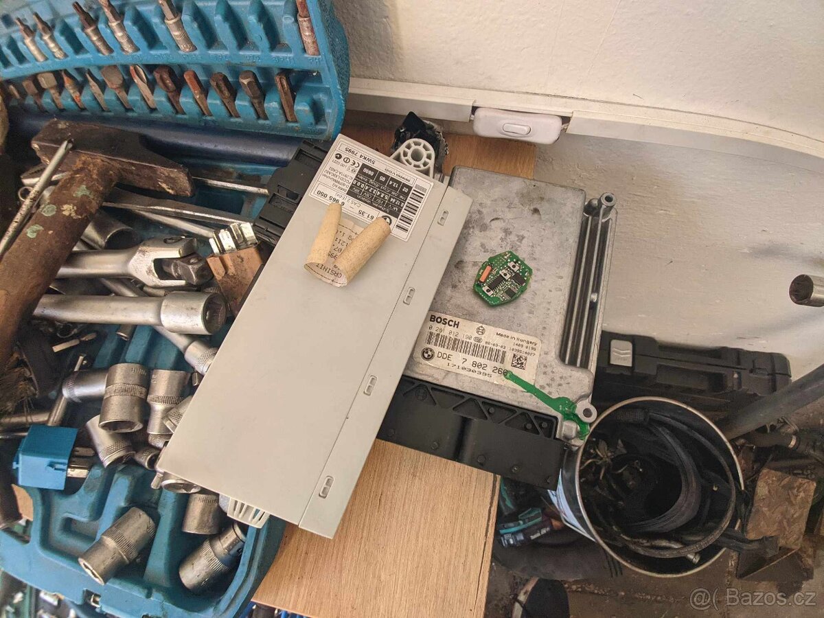 Řídicí jednotka + imobilizér E60/E61 525D 130Kw 2006