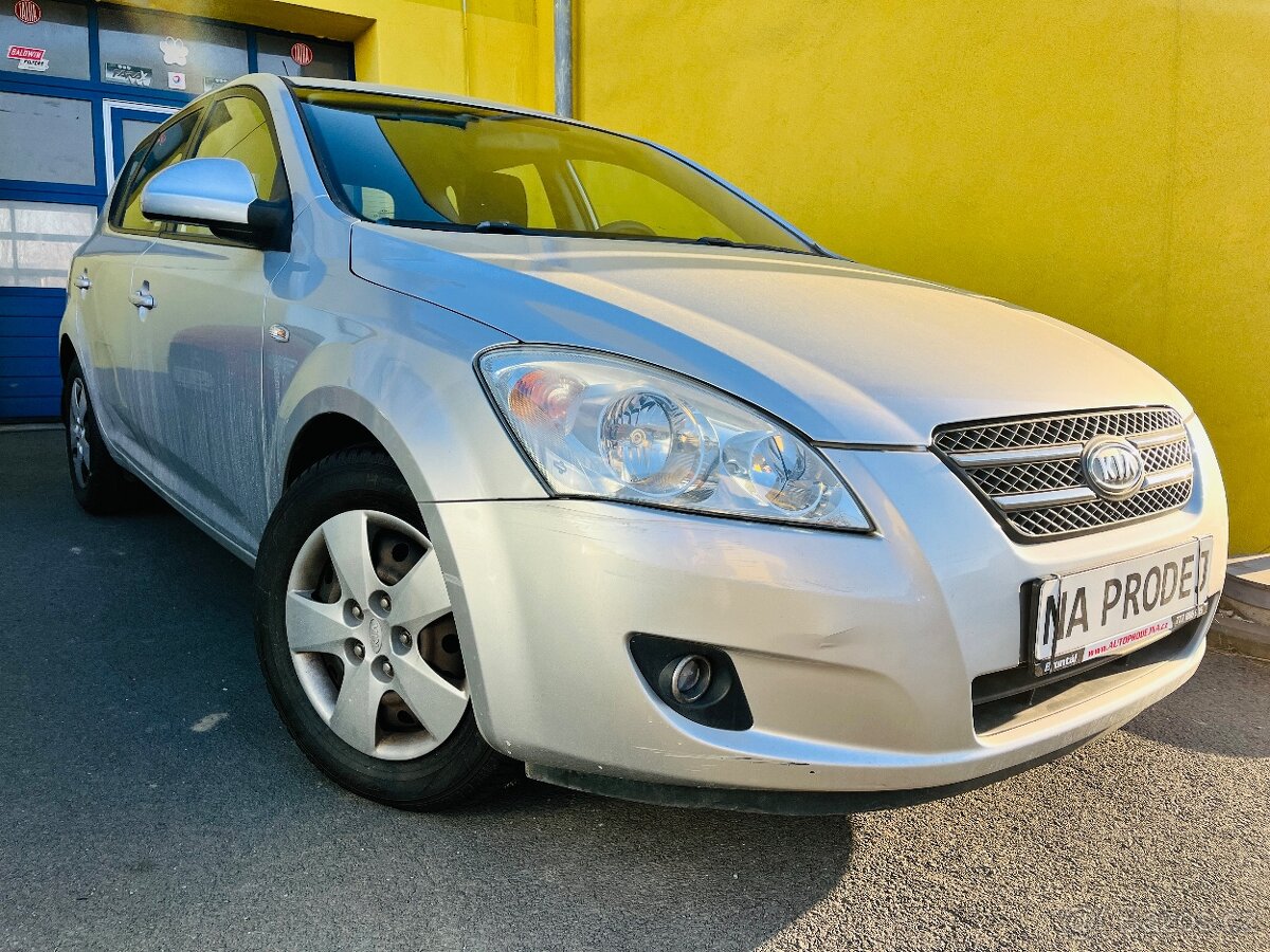 KIA CEED 1.4 i 80 kW BENZÍN MLHOVKY KLIMATIZACE.